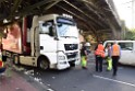 LKW blieb unter Bruecke haengen Koeln Deutz Opladenerstr Deutz Muelheimerstr P037